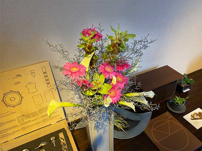 フラワーアレンジ　AVBOX店内