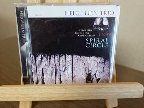 HELGE LIEN TRIOのSPIRAL CIRCLE