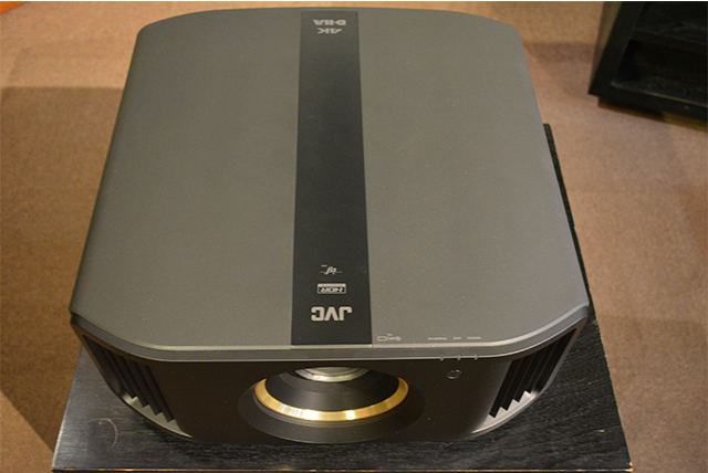 【中古】JVC 　DLA-V5(W)　 4Kプロジェクター JVC 4Kプロジェクター DLA-V5 中古品 完売いたしました 静岡の