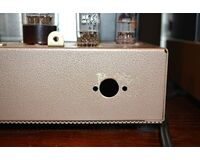 ケーブル通し穴