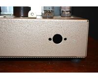 ケーブル通し穴