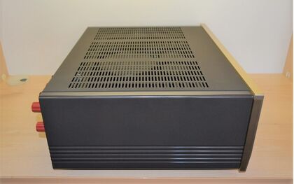 中古品 Accuphase  E-560