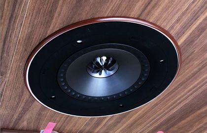 KEF埋込スピーカーAVBOX施工例※天井色に合わせ塗装しています