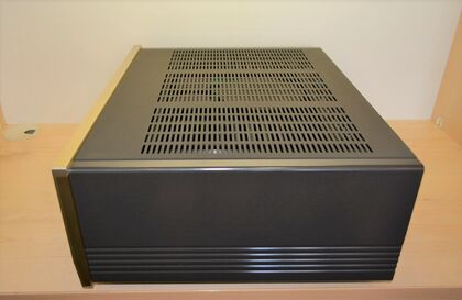 中古品 Accuphase  E-560