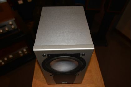 中古品 ELAC SUB 301 ESP