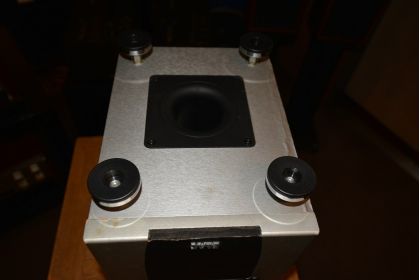 中古品 ELAC SUB 301 ESP 底面