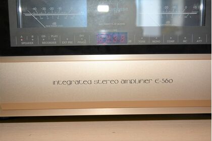 中古品 Accuphase  E-560