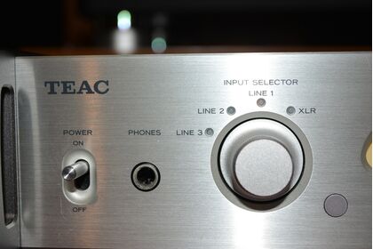 中古品：TEAC  AX-501 Silver