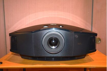 中古品：SONY VPL-HW30ES