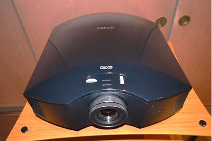 中古品：SONY VPL-HW30ES