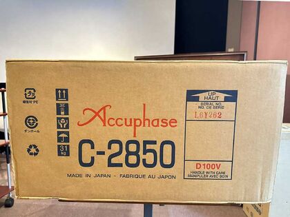 中古品：Accuphase C-2850　専用箱