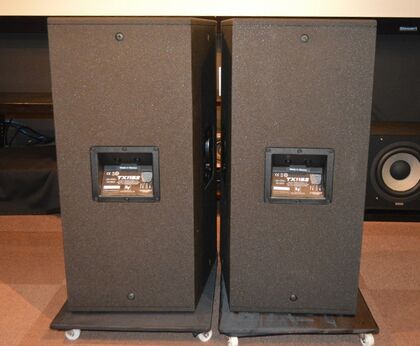 中古品 Electro-Voice  TX1152